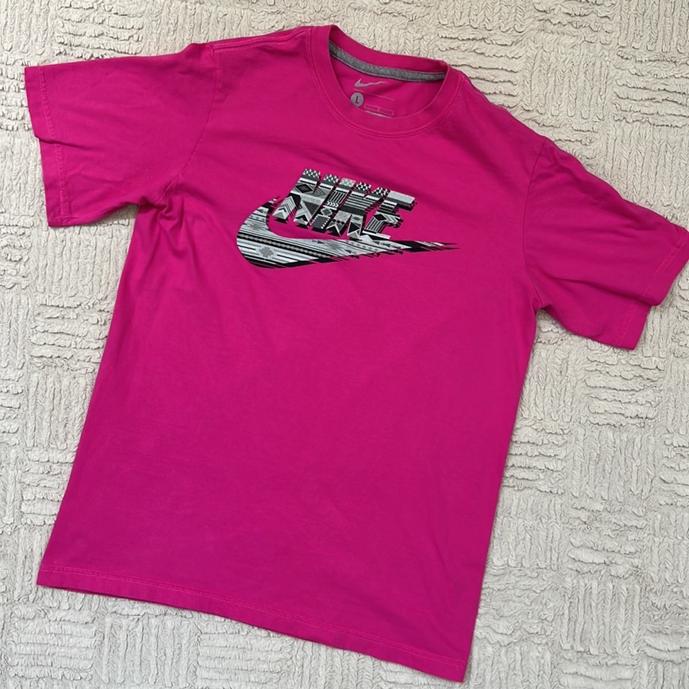 Nike short sleeve crew neck t-shirt, pink with grey logo, Size Large